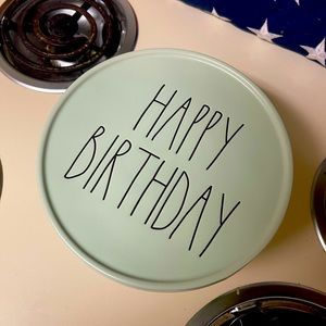 This is a super cute Happy Birthday cake stand!